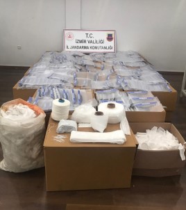 İzmir'de Kaçak Maske İmalathanesine Operasyon