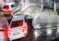 Kaçırdığı Araçtan Yola Atlayan Şahsı Başka Otomobil Ezdi