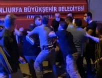 ŞANLIURFA - Türk bayrağını indiren şahsı polis linçten zor kurtardı!