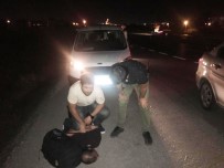 150 Bin TL'sini Aldıkları Vatandaşın Evine İkinci Kez Gelince Yakalandılar