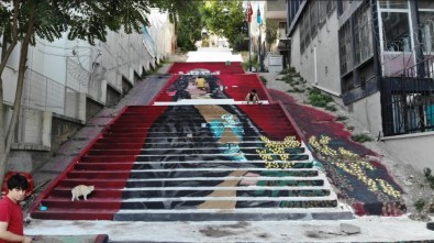 Beyoğlu'nun Kullanılmayan Merdivenleri Sanatla Buluştu