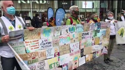 Brüksel'de Çevreciler Gösteri Düzenledi