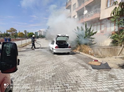 Park Halindeki Otomobilde Yangın