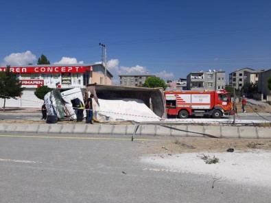 Freni Boşalan Kamyon Yan Yattı Açıklaması 1 Yaralı