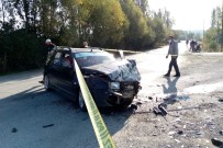 Otomobiller Kavşakta Kafa Kafaya Çarpıştı Açıklaması 8 Yaralı