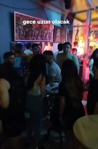 (Özel) Taksim'de Salgına Rağmen Açılan Gece Kulüplerinde Kuralsız Eğlenceler Kamerada