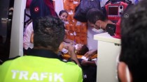 Adana'da Motosiklet Yayalara Çarptı Açıklaması 3 Yaralı