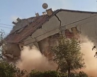 Elazığ'da Kontrollü Yıkımda Hasarlı Bina Böyle Çöktü