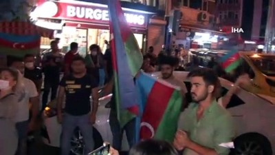 İstanbul'da Vatandaşlar Ermenistan'ı Kınayarak Azerbaycan'a Destekte Bulundu