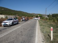 Traktörle Otomobil Kafa Kafaya Çarpıştı Açıklaması 2 Yaralı Haberi