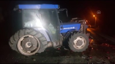 Balıkesir'de Otomobil İle Traktör Çarpıştı Açıklaması 2 Ölü, 1 Yaralı