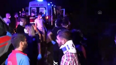 Bartın'da Kamyon İle Minibüs Çarpıştı Açıklaması 15 Yaralı