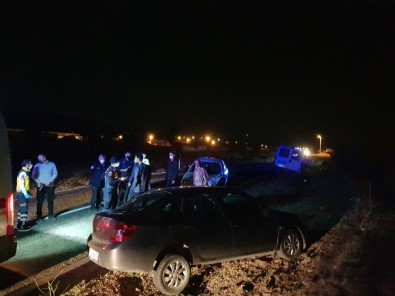 Domaniç'te Zincirleme Trafik Kazası Açıklaması 1 Yaralı