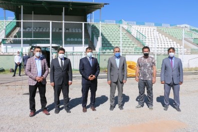 Erciş Şehir Stadyumunun Çimleri Yenileniyor