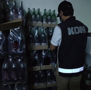 İzmir Polisinden Sahte İçki Operasyonu Açıklaması 11 Bin 583 Şişe Sahte İçki Ele Geçirildi