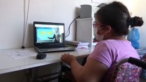 Öğretmenden Engelli Öğrencisine Bilgisayar Sürprizi
