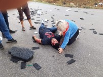 Otomobil İş Makinesi İle Çarpıştı