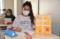 ŞEGEM'li Öğrenciler Kaynak Kitaplarını Aldı