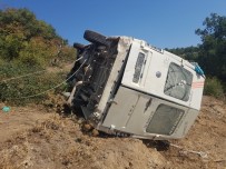 Balıkesir'de Minibüs Şarampole Devrildi Açıklaması 14 Yaralı