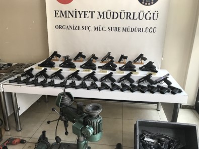 İstanbul'da Silah Kaçakçılığı Operasyonu Açıklaması 73 Tabanca Ele Geçirildi