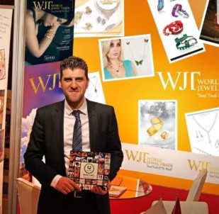 (Özel) Yenibosna'da Lüks Rezidansta Feci Ölüm Açıklaması 15. Kattan Başına Cam Düştü