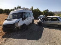 Elazığ'da Minibüs İle Otomobil Çarpıştı Açıklaması 1'İ Ağır 6 Yaralı Haberi