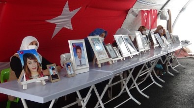 HDP Önündeki Ailelerin Evlat Nöbeti 392'İnci Gününde