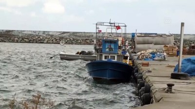 Karadeniz'deki Şiddetli Rüzgar Kastamonulu Balıkçılara Zor Anlar Yaşattı