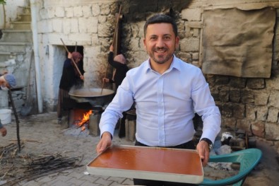 Nevşehir Belediye Başkanı Arı, Köylülerle Birlikte Pekmez Kaynatıp Köftür Yaptı