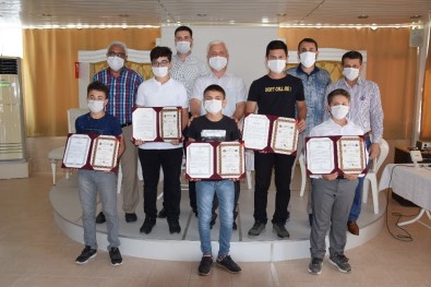 15 Aylık Eğitilerini Tamamlayan 7 Öğrenciye Hafızlık Belgeleri Verildi
