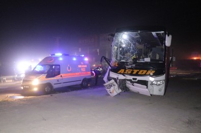 Aksaray'da Otobüs İle Tır Çarpıştı Açıklaması 4 Yaralı