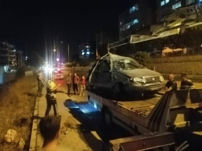 Manisa'da Otomobil Takla Atarak Tarlaya Uçtu Açıklaması 2 Yaralı