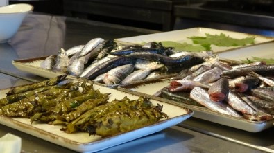 Asma Yaprağında Sardalyanın Lezzetine Doyum Olmuyor