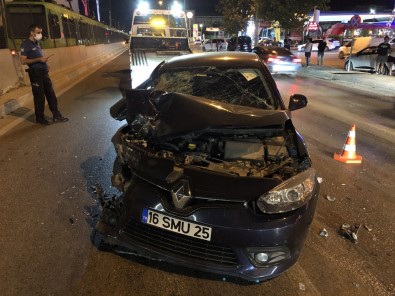 Bursa'da Otomobil Minibüse Arkadan Çarptı Açıklaması 6 Yaralı