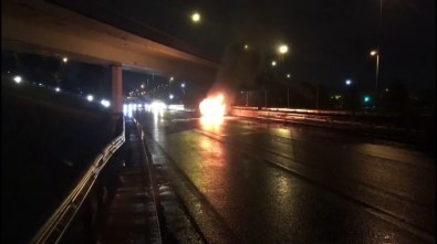 E5'te Makas Atarak Kaza Yapan Otomobil Alev Alev Yandı Açıklaması1 Yaralı