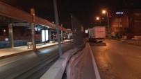 Kontrolden Çıkan Tır Metrobüs Bariyerlerine Çarparak Durabildi Açıklaması 1 Yaralı