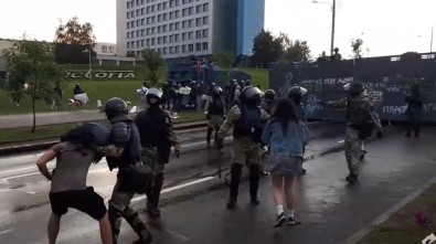 Belarus'ta Protestoculara Polis Müdahalesi