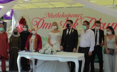 Sancaktepe'de 3 Yeni Açık Hava Mekanı Evlenecek Çiftlerin Buluşma Noktası Oldu