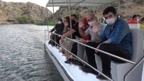 Tarih Ve Doğanın Bir Arada Olduğu Kanyonda 'Tekne Turu' Keyfi