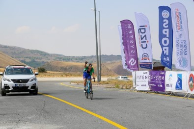 Bisikletçiler Pedallarını Kayseri'den Erciyes'e Çevirdi