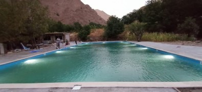 Hakkari'de Yarı Olimpik Yüzme Havuzu Açıldı