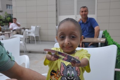 'Parmak Çocuk' Hayatını Kaybetti