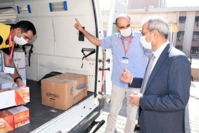 Başkan Bozdoğan'dan Sağlık Çalışanlarına N95 Maske, Siperlik Ve Vitamin Desteği