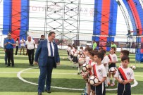 Karesi Belediyesinden Kırsal Mahallelere Halı Saha