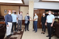 Sağlıkçılardan Başkan Şayir'e Teşekkür Plaketi