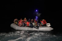 Lastik Botta Sürüklenen Göçmenleri Sahil Güvenlik Kurtardı Haberi
