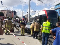Tramvay Otomobile Çarptı Açıklaması 1 Yaralı