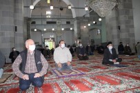 622 Yıllık Tarihi Bergama Ulu Camii'nde Yeni Yılın İlk Cuma Namazı Haberi