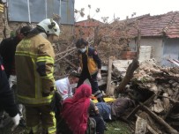Bursa'da Göçen Evin Altında Kalan Adamı İtfaiye Kurtardı Haberi