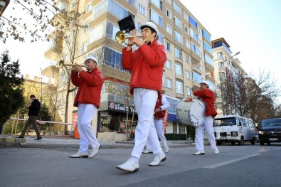 Sokağa Çıkma Kısıtlamasında Aksaray'da Bando Konseri